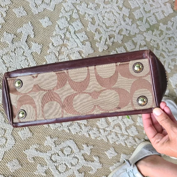 Coach Hamptons Madeline Signature Satchel Bag 12463 - Picture 5 of 16